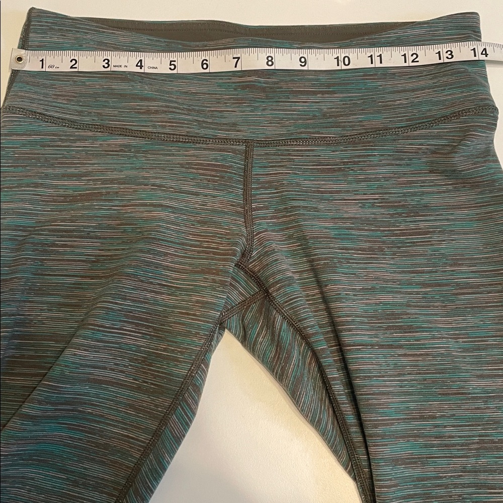 Lululemon Size 8 Women’s 21” Inseam Crop Green Turquoise Gray White Legging - Picture 7 of 9
